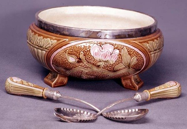 Wedgwood Maiolica salaattikulho, lusikka ja haarukka, n. 1880 (keraaminen) tekijältä English School