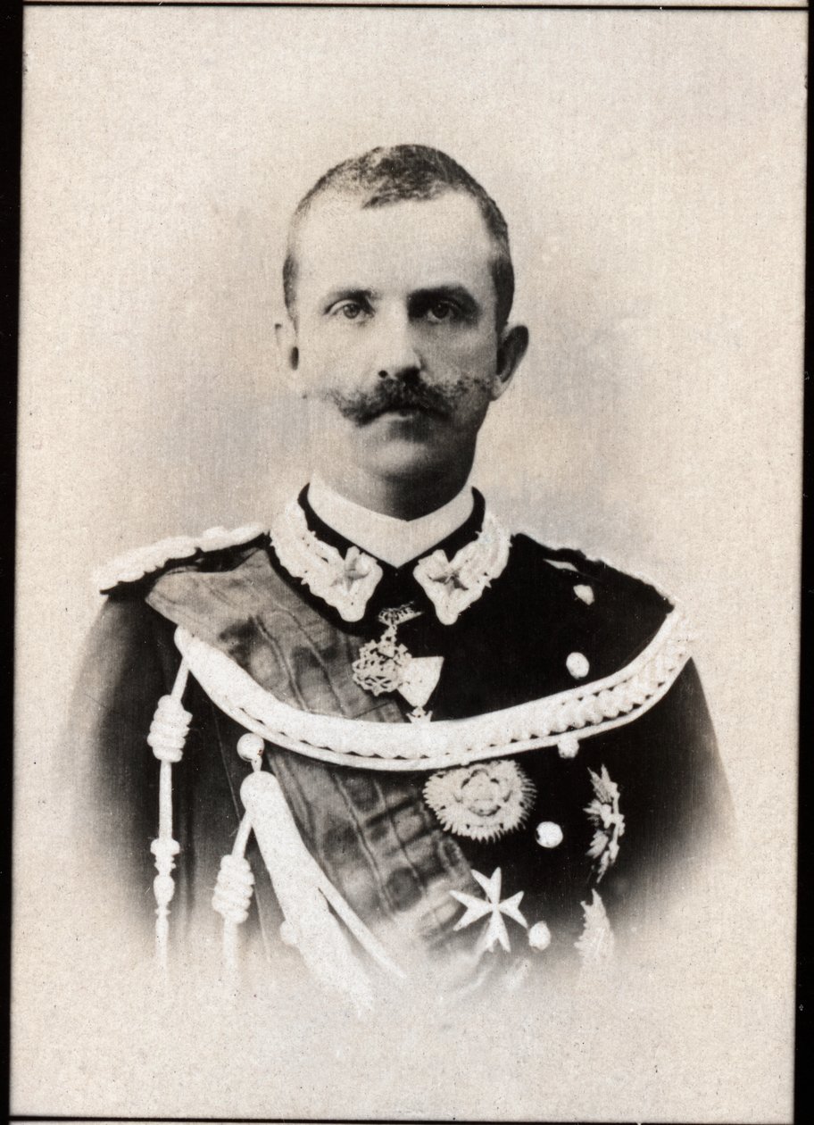 Italian kuninkaan Viktor Emmanuel III:n (1869-1947) muotokuva. tekijältä French Photographer