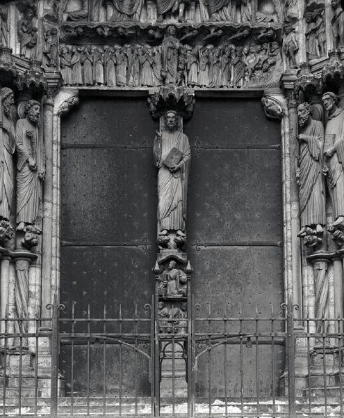 Beau Christ -hahmo eteläportaalin trumeaulla, n. 1145-50 tekijältä French School