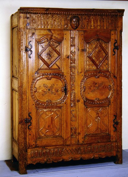 Ranskalainen Armoire (puuta) tekijältä French School
