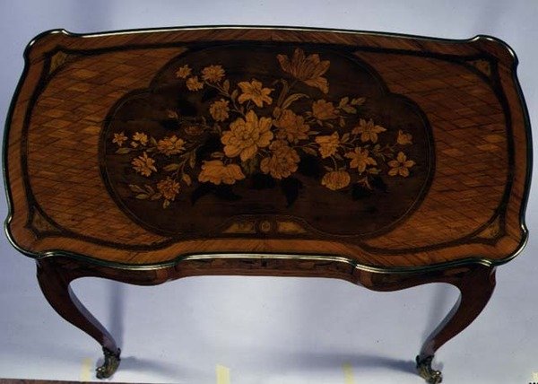 Ladys-kirjoituspöytä liukulevyllä, leimattu Versailles-tuotemerkillä, attr. J. F. Oebenille (k. 1763) n. 1755 tekijältä French School