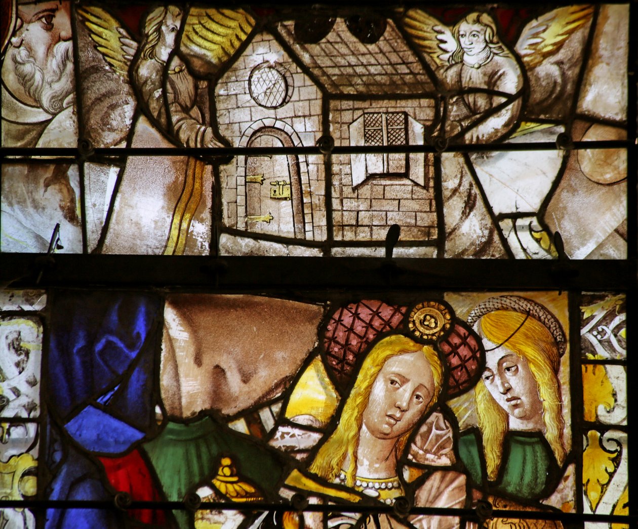 Ikkuna, joka kuvaa Maria Magdalenaa (fragmentti) ja La Maison de Lorettea enkelien kuljettamina tekijältä French School