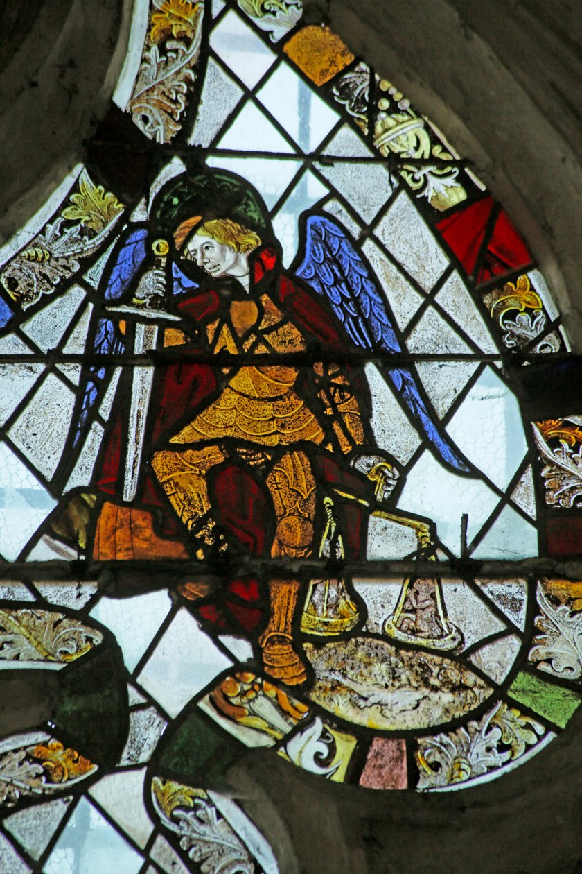 Ikkuna, joka kuvaa Pyhää Mikaelia vaakoineen, 1300-1400-luku tekijältä French School