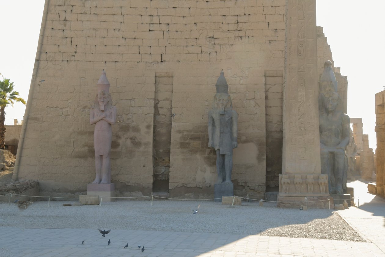 Luxorin temppeli, muinaisen Egyptin arkkitehtuuria Luxorissa tekijältä Albert Mansour