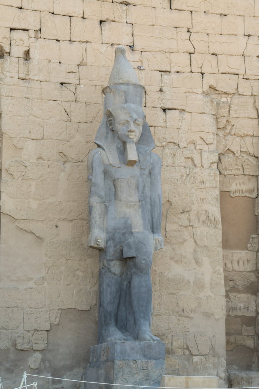 Luxorin temppeli, muinaisen Egyptin arkkitehtuuria Luxorissa tekijältä Albert Mansour