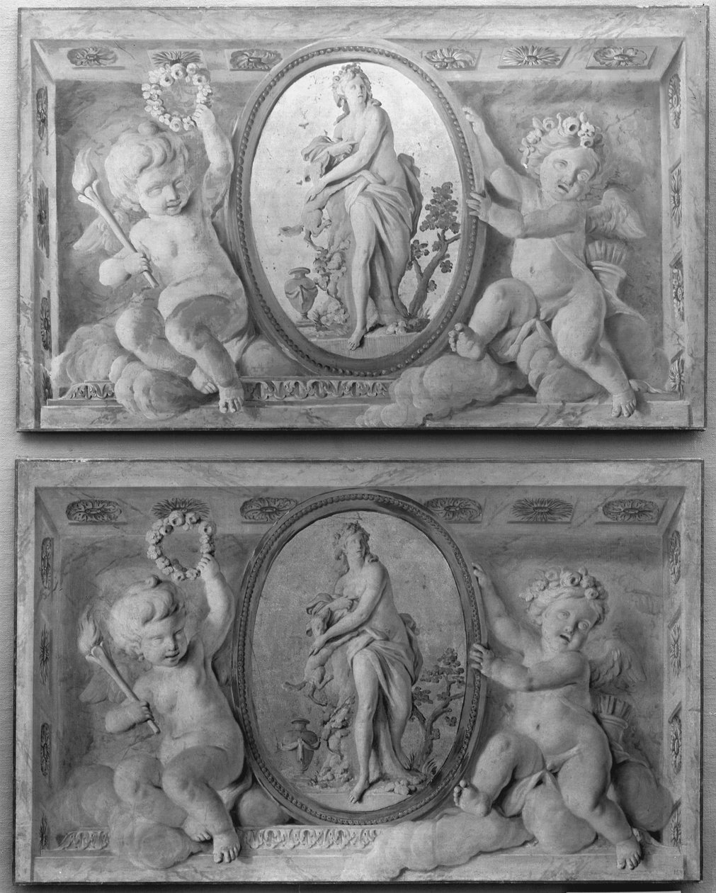 Parella de sobreportades amb Diana o una nimfa en un medalló oval sostingut per amorini, 1770-90. finlandès tekijältä 18th century . French Painter