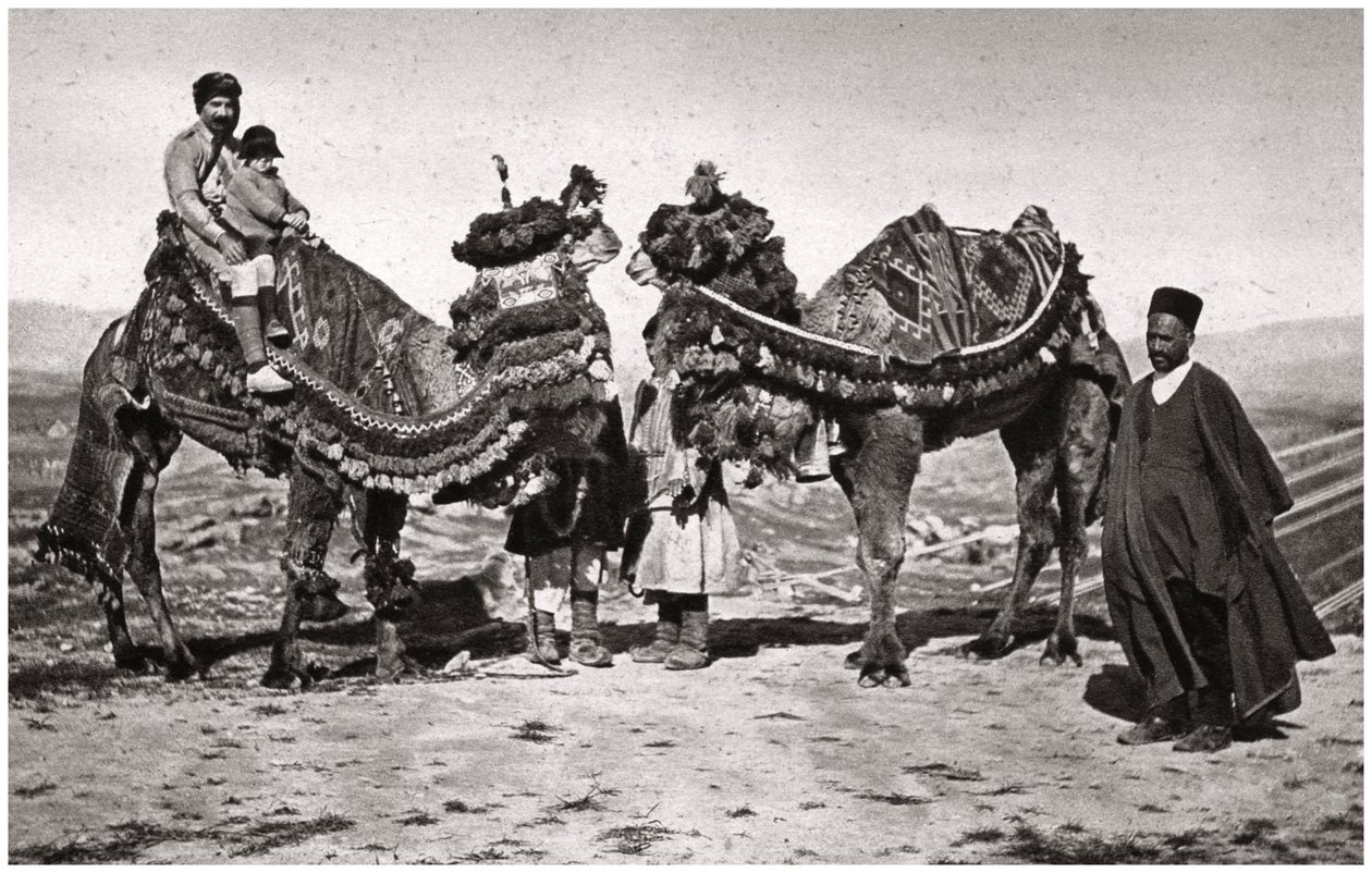 Pyhiinvaeltajat kameleineen matkalla Karbalaan, Irakiin, 1925 tekijältä A. Kerim