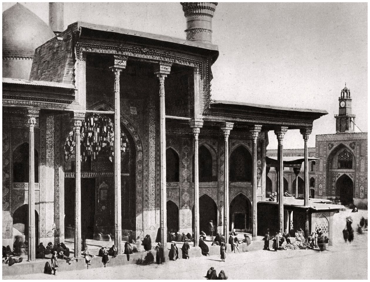 Kadimain-moskeijan sisäänkäyntiportti, joka johtaa imaami Moosa Al Kadimin haudalle, 1925 tekijältä A. Kerim