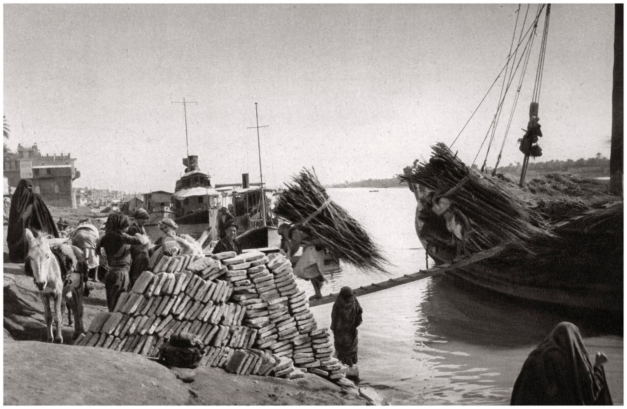 Lastin purkaminen veneestä, Muhaila, Bagdad, Irak, 1925. tekijältä A. Kerim
