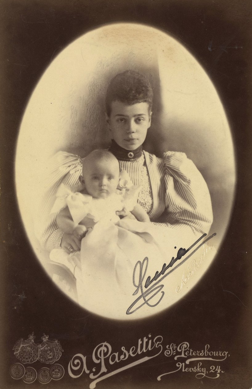 Xenia Alexandrovna de Russie et sa fille, la princesse Irina Alexandrovna - Venäjän suurherttuatar Xenia Alexandrovna (1875-1960) ja tytär Irina Aleksandrovna (1895-1970), valokuvastudio A. Pasetti . Albumin valokuva tekijältä A. Pasetti Photo Studio