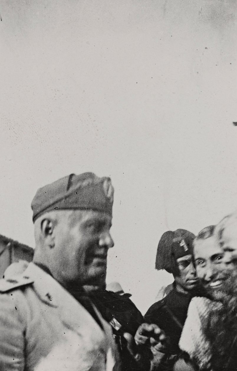 Albumi "Duce": Benito Mussolini virallisella vierailulla Sisiliassa (m/v kuva) tekijältä A. Scarlata