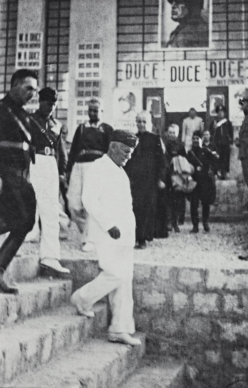 Albumi "Duce": Benito Mussolini virallisella vierailulla Sisiliassa (m/w kuva) tekijältä A. Scarlata