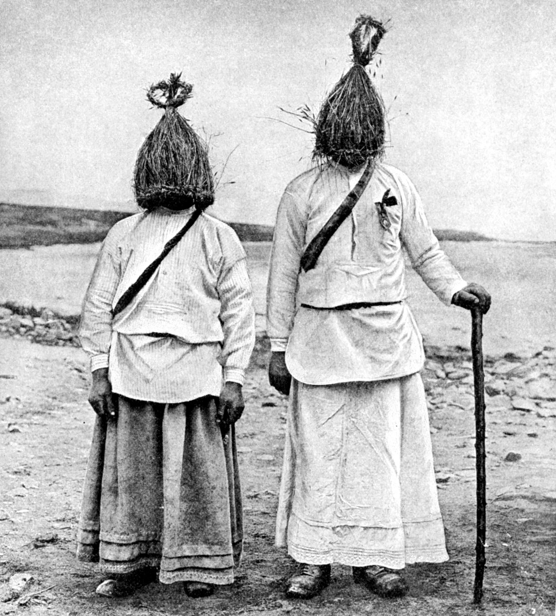 Pari olkipoikia, Irlanti, 1922. tekijältä A. W. Cutler