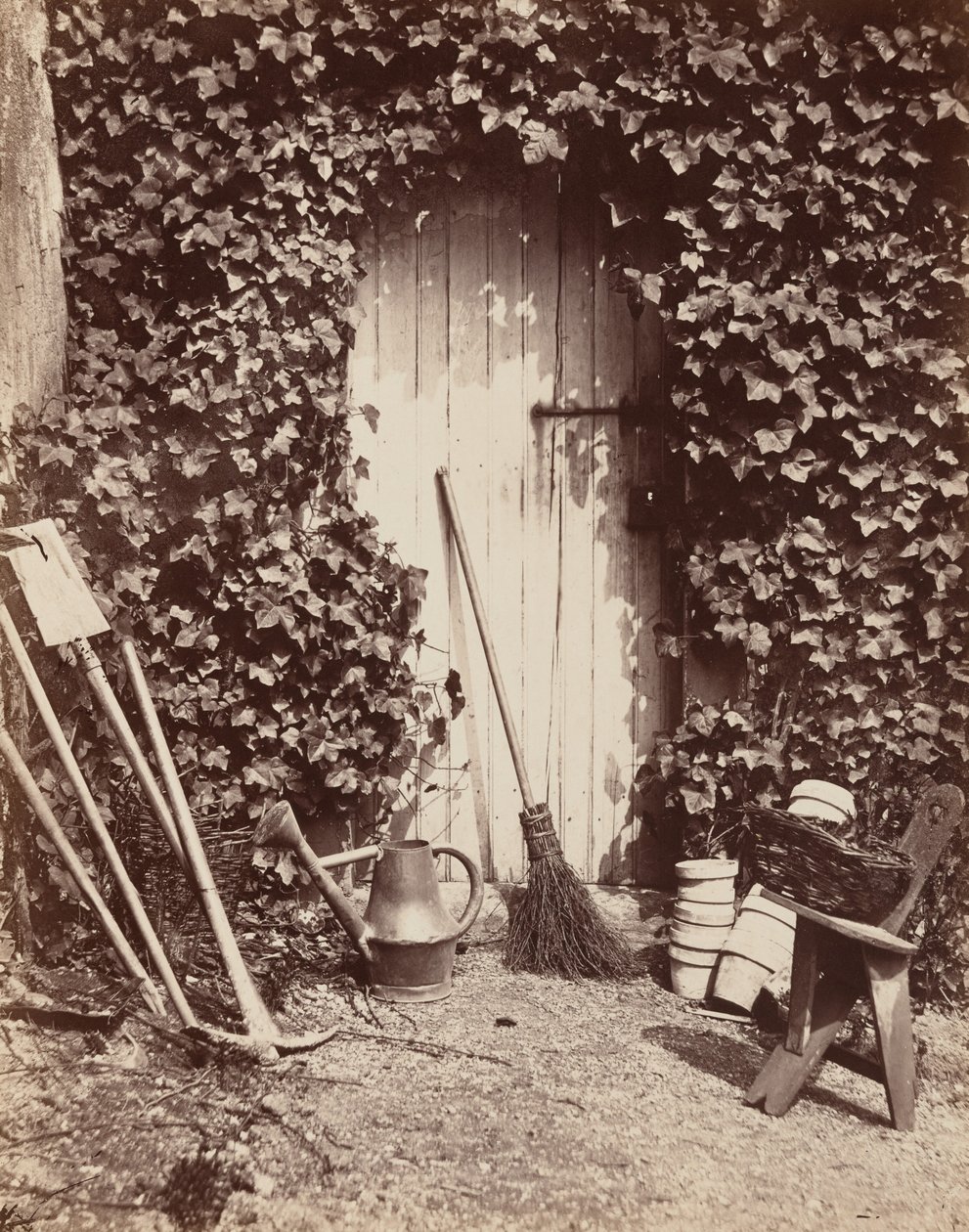 Porte de ferme de Marlotte (Oviaukko, jossa on puutarhavälineitä),c. 1860 (kuva) tekijältä Abel Briquet