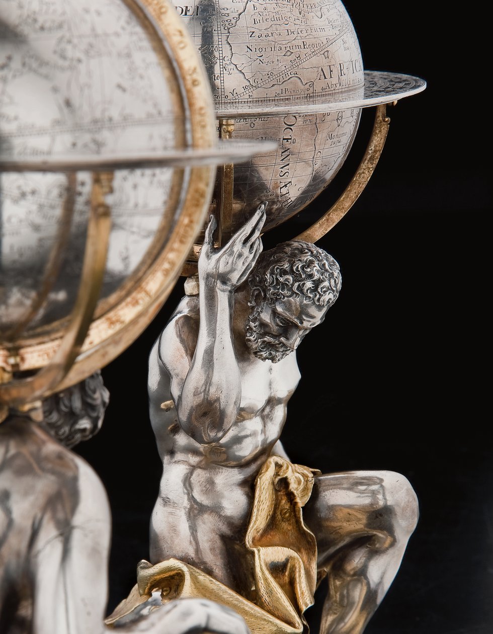Kaksi poikkeuksellista maapalloa ja taivaallista maapalloa, joita tukevat Hercules ja Atlas, Augsburg tekijältä Abraham Drentwett