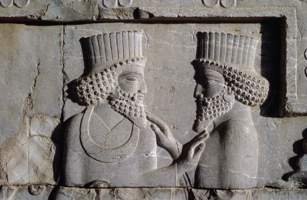 Kaksi arvohenkilöä, Apadanan itäportaiden julkisivun pohjoissiivestä, 500-480 eaa. tekijältä Achaemenid