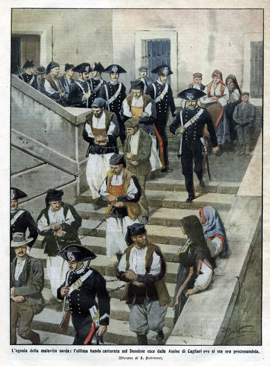 Sardinian malfrattien viimeinen jengi lähtee Cagliarissa sijaitsevasta Assize Courtista, jossa oikeudenkäynti tapahtuu. Kuva Beltramesta. La Domenica del Corriere. 07/1913. tekijältä Achille Beltrame