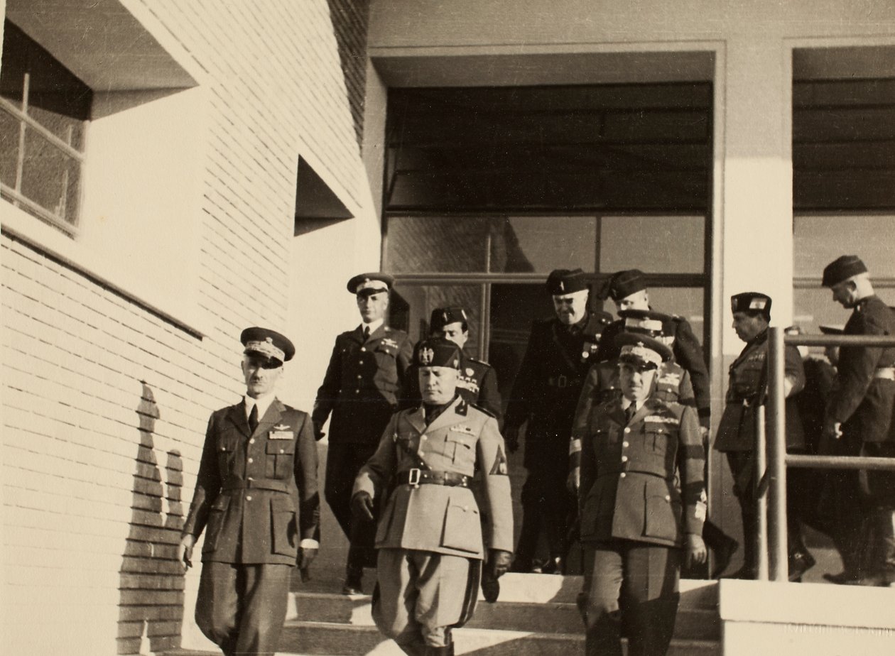 Yrityksen Mauro Toschi fu Ulisse rakentaman kuninkaallisen Fausto Pescin lentokentän rakennusten vihkiminen käyttöön Bolognassa, herttua Benito Mussolinin läsnä ollessa, 24.10.1936 (m/v kuva) tekijältä Achille Villani
