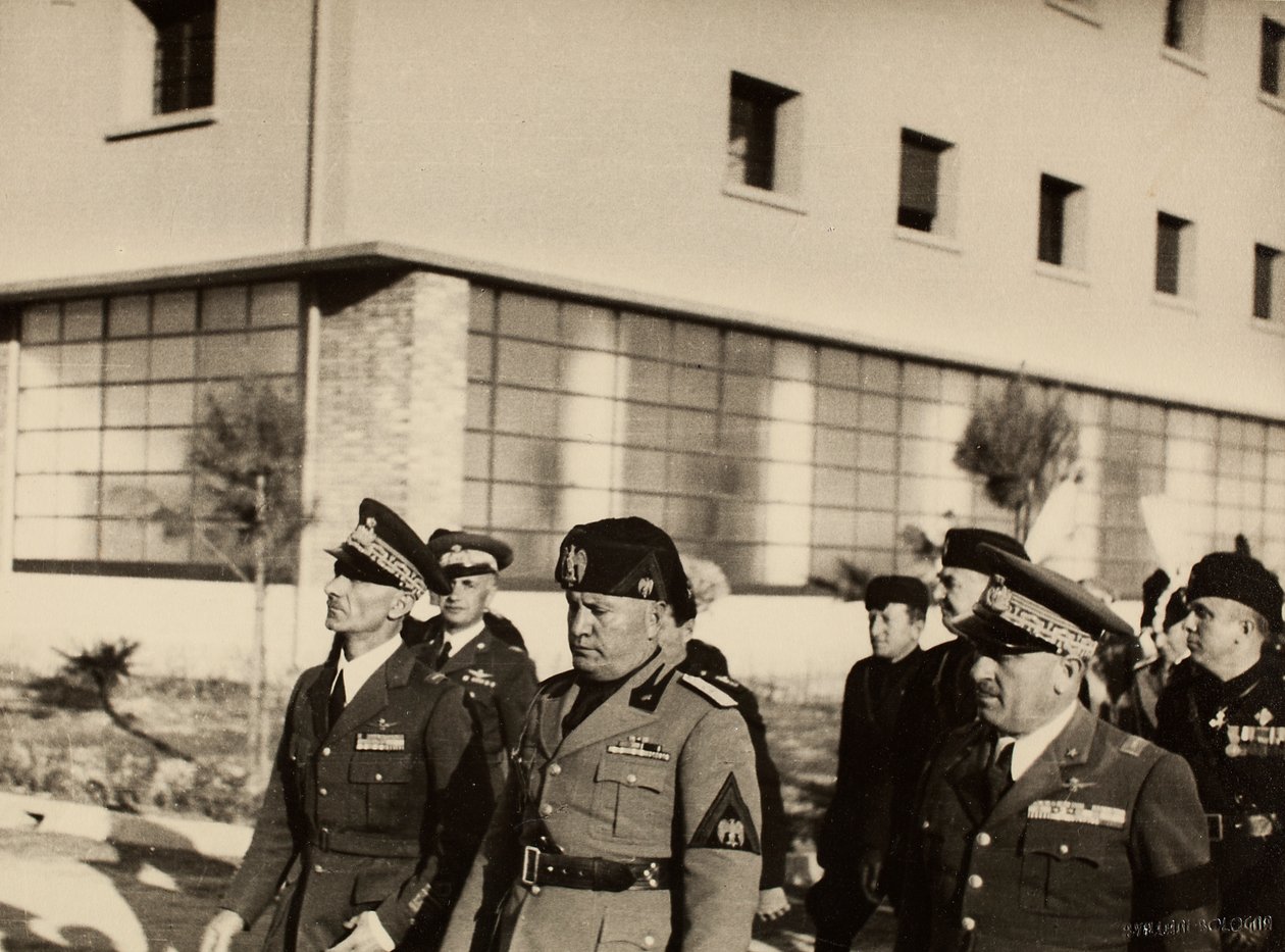 Yrityksen Mauro Toschi fu Ulisse rakentaman kuninkaallisen Fausto Pescin lentokentän rakennusten vihkiminen käyttöön Bolognassa, herttua Benito Mussolinin läsnä ollessa, 24.10.1936 (m/v kuva) tekijältä Achille Villani