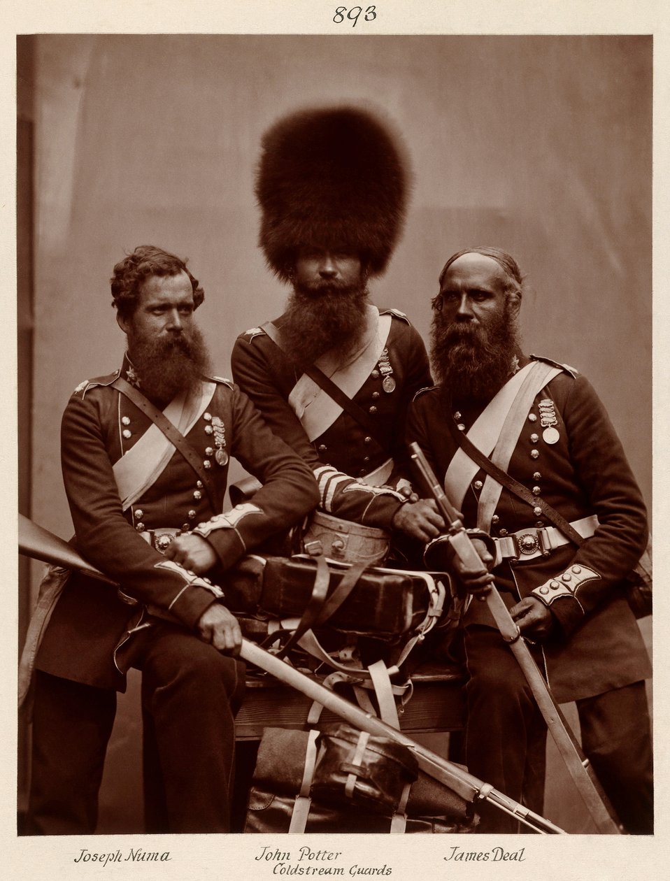 Hughes  Mullins after Cundall  Howlett - Krimin sodan sankarit - Joseph Numa, John Potter ja James Deal Coldstream Guards -kaartin jäsenistä tekijältä Adam Cuerden
