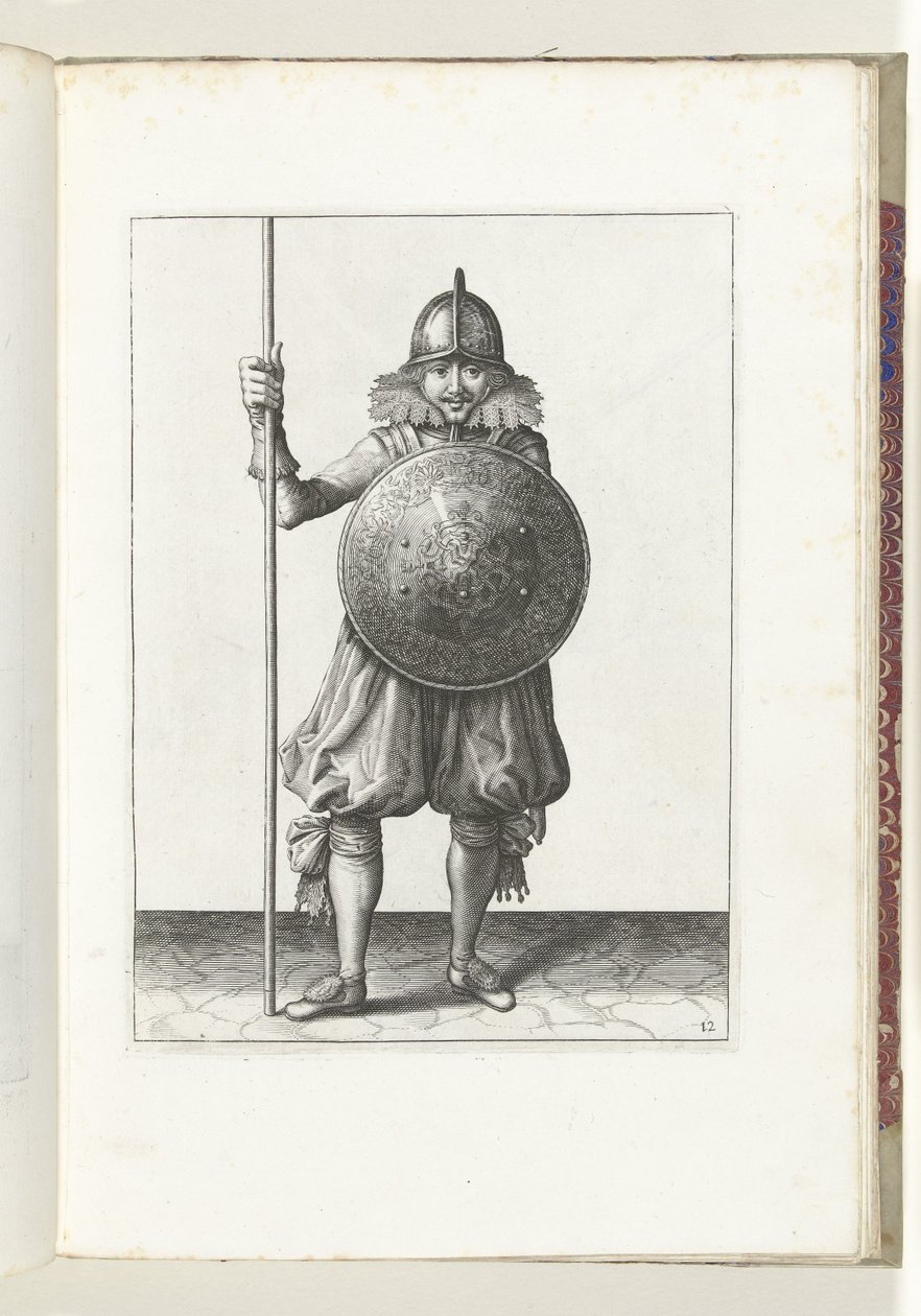 Harjoitus kilven ja keihään kanssa: sotilas palauttaa keihään kolme kertaa lepoasentoon, kolmas liike (nro 12), 1618 Nassausche Wapen-Handelinge, van Schilt, Vakoilijat, Rappier ja Targe: Beyde figuerlick kuvattu, pää kehystetty tekijältä Adam van Breen