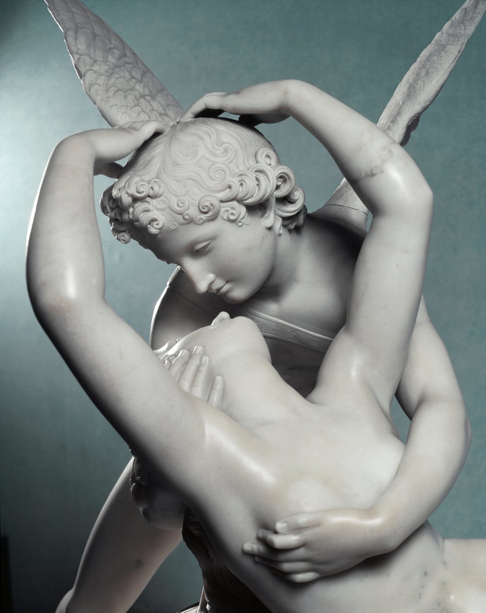 Rakkaus ja psyyken yksityiskohdat. Adamo Tadolinin (1788-1868) marmoriveistos, joka perustuu Antonio Canovan (1757-1822) työhön, tehty 1787-1793. Villa Carlotta, Tremezzo tekijältä Adamo Tadolini