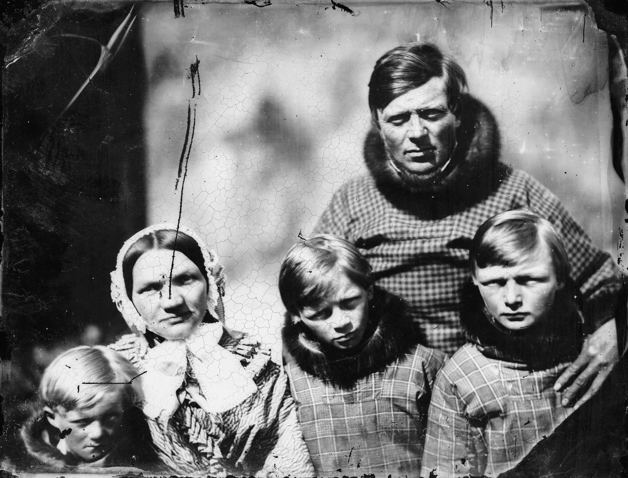 Tanskan virkamies (Hans Elberg) ja perhe tekijältä Admiral Edward Augustus Inglefield