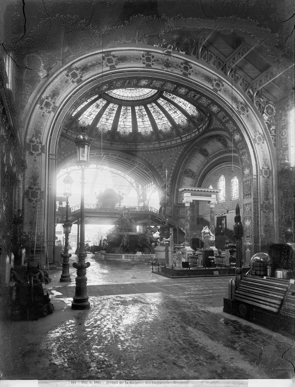 Yksityiskohta Gallery of the Various Industries, Universal Exhibition, Pariisi, 1889 katso myös 217902 bw photo tekijältä Adolphe Giraudon
