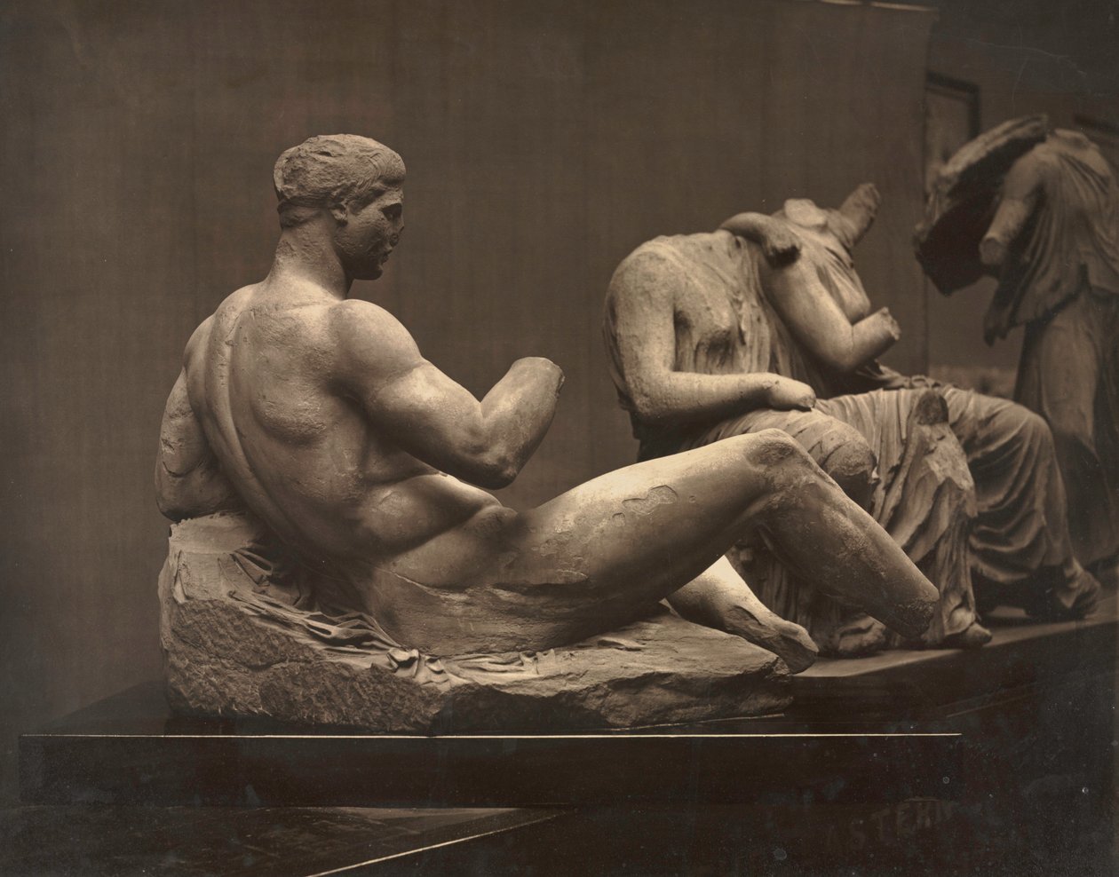 Veistoksia Parthenonista, British Museum, n. 1870-luku. tekijältä Adolphe Braun