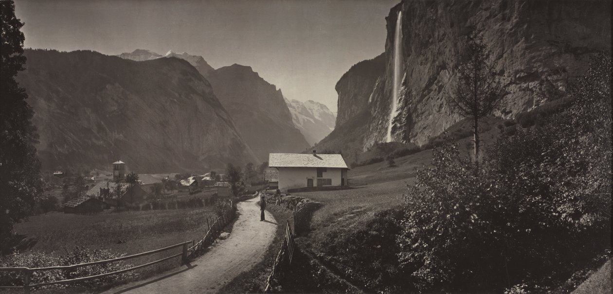 Lauterbrunnenin laakso, Sveitsi (albumilta Charbons de Braun - kuvat otettu mobiilipanoraamaobjektiivilla, 1868) tekijältä Adolphe Braun