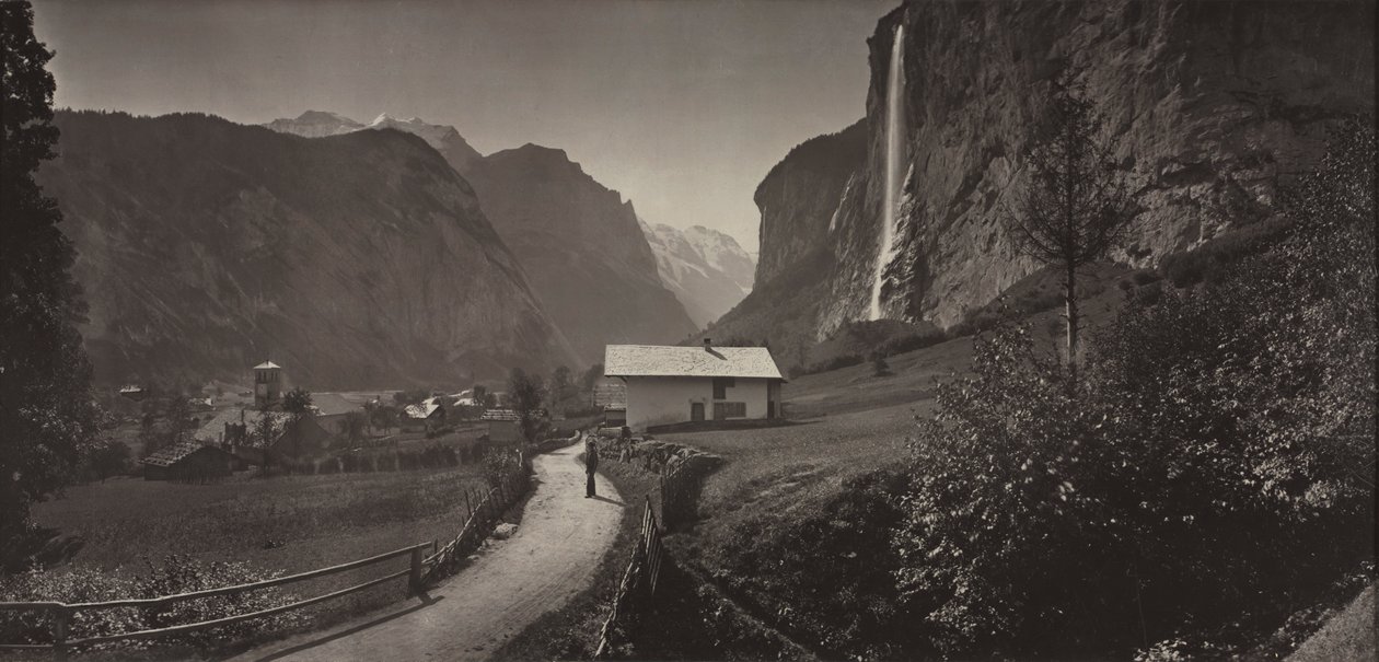 Lauterbrunnenin laakso, Sveitsi albumilta Charbons de Braunvues prises..., c. 1868. tekijältä Adolphe Braun