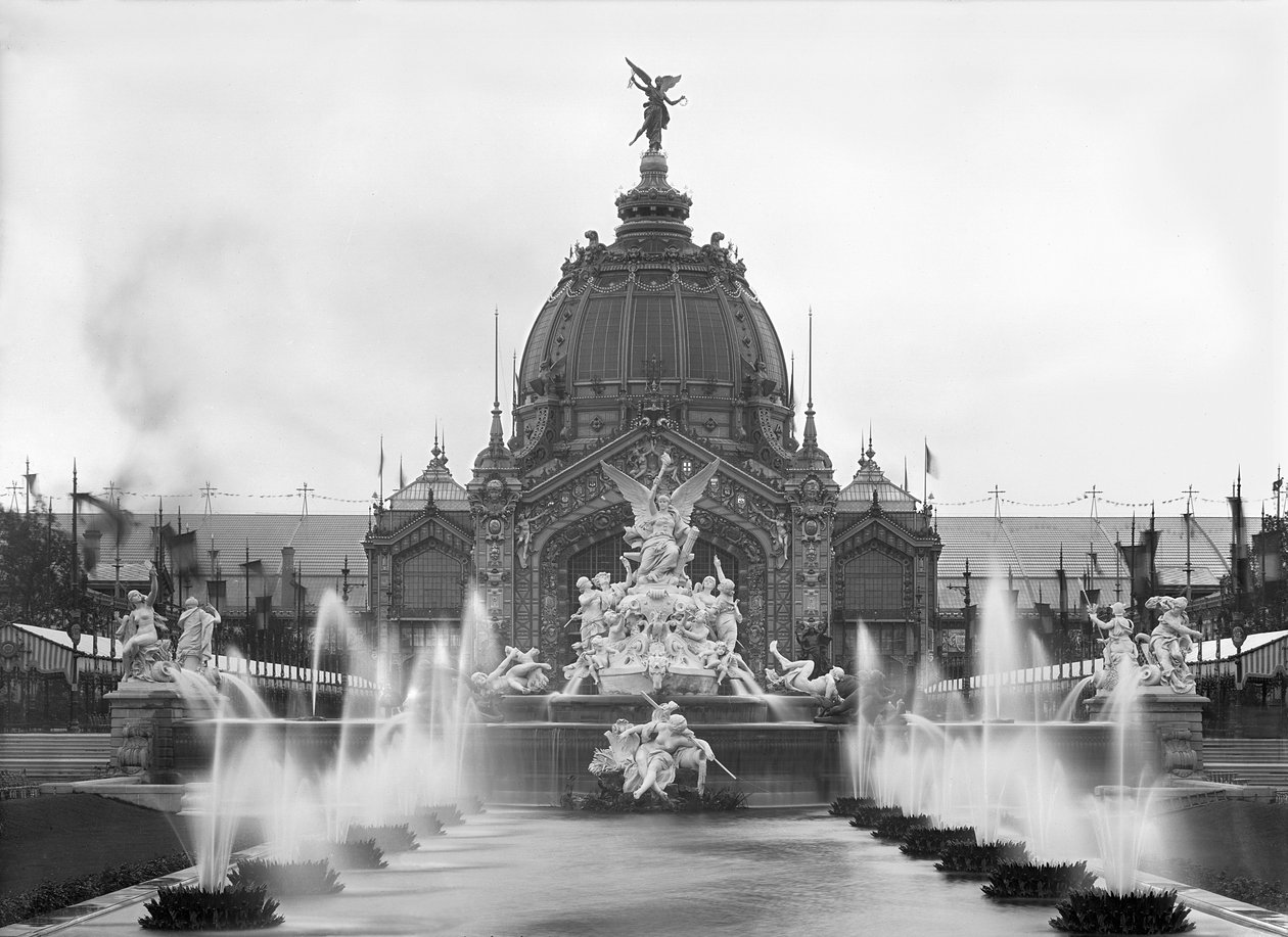 Näkymä Central Dome ja Fountain Coutan, Universal Exhibition, Pariisi, 1889 tekijältä Adolphe Giraudon