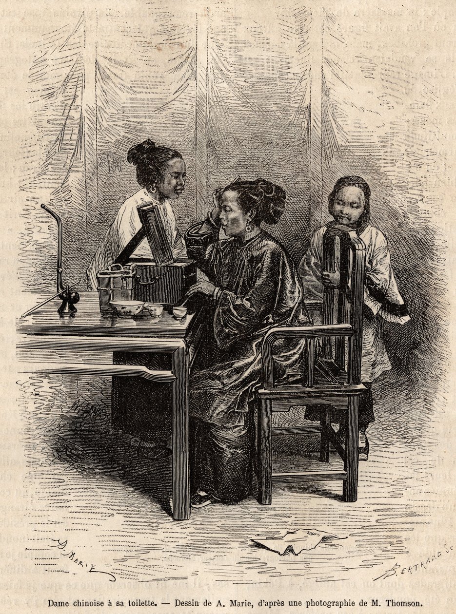 Kiinalaisella naisella on wc. Kaiverrus A.Marien piirustuksen jälkeen havainnollistamaan matkaa Pekiniin ja Pohjois-Kiinaan, T.Choutze, vuonna 1873, julkaistu "" Le tour du monde""" 1876, toimittanut Edouard Charton, painos Hachette, Paris. Selva Collectio tekijältä Adrien Emmanuel Marie
