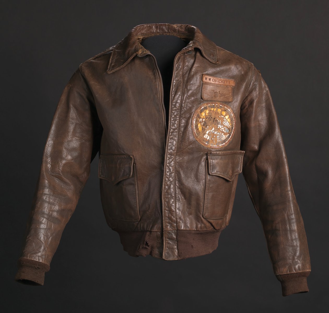 Tuskegee Airman -lentotakki, jota käytti everstiluutnantti Woodrow W. Crockett, 1942. tekijältä Aero Leather Clothing Co.