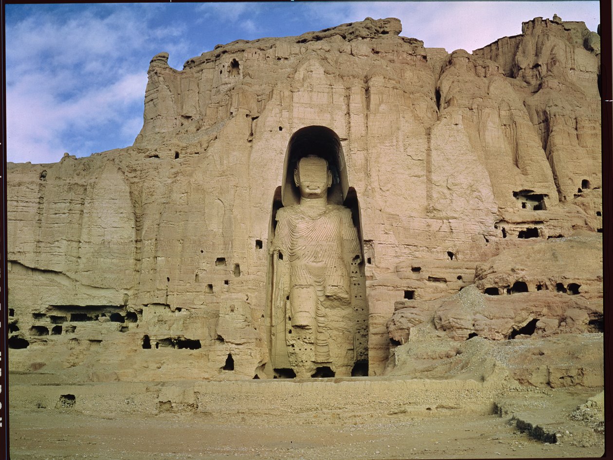 Jättiläinen seisova Buddha, 5.-6. vuosisadalla tekijältä Afghan School