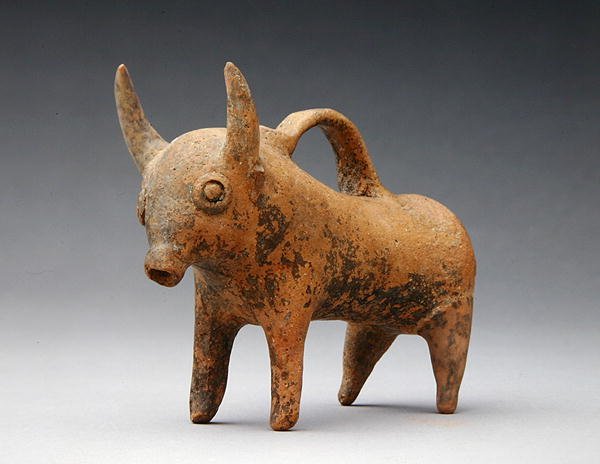 Härän muotoinen purkki, n. 1575-1400 eKr. (keraaminen) tekijältä Age Bronze