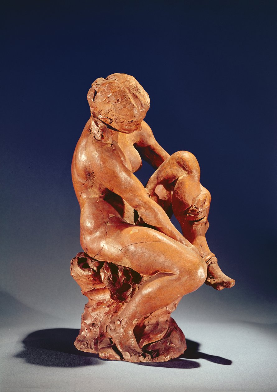 Nainen riisumassa sukkia, n. 1870 (terrakotta) tekijältä Aime Jules Dalou