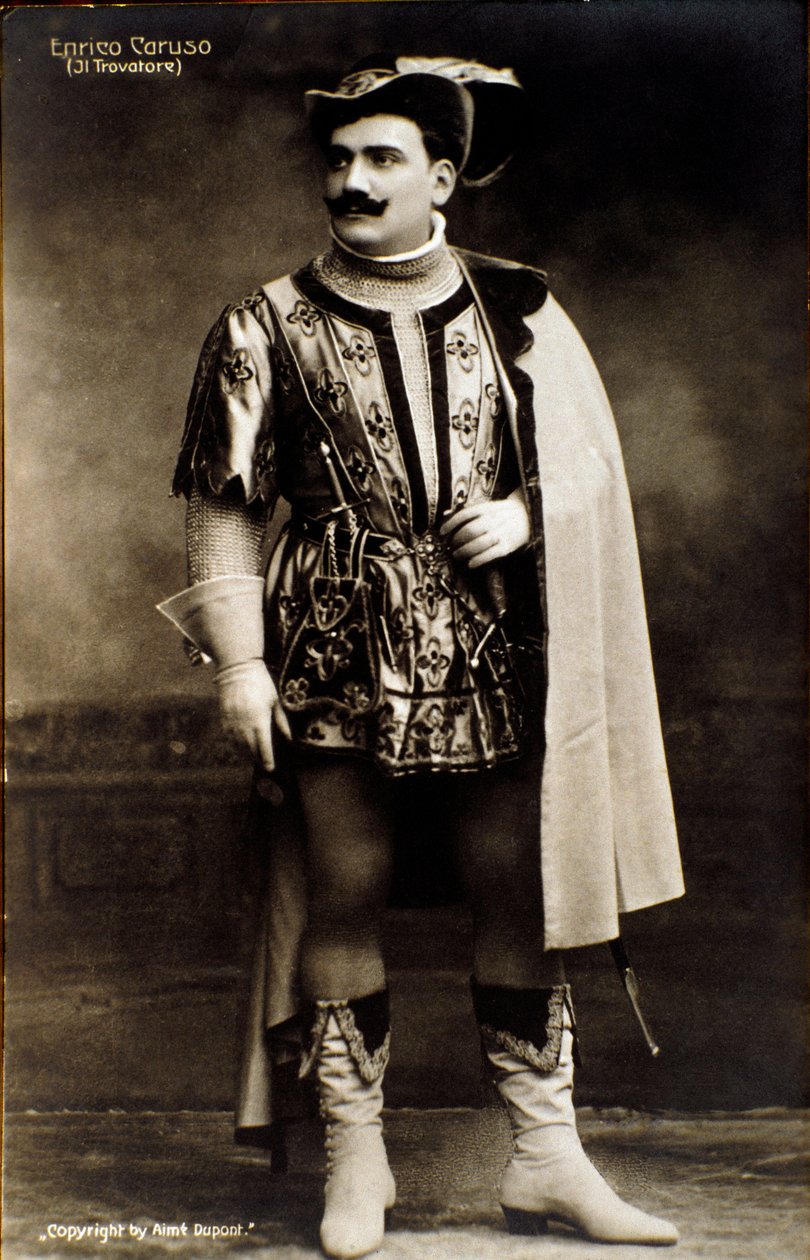 Laulaja Enrico Caruso Giuseppe Verdin oopperassa Il Trovatore (valkoinen kuva) tekijältä Aime Dupont