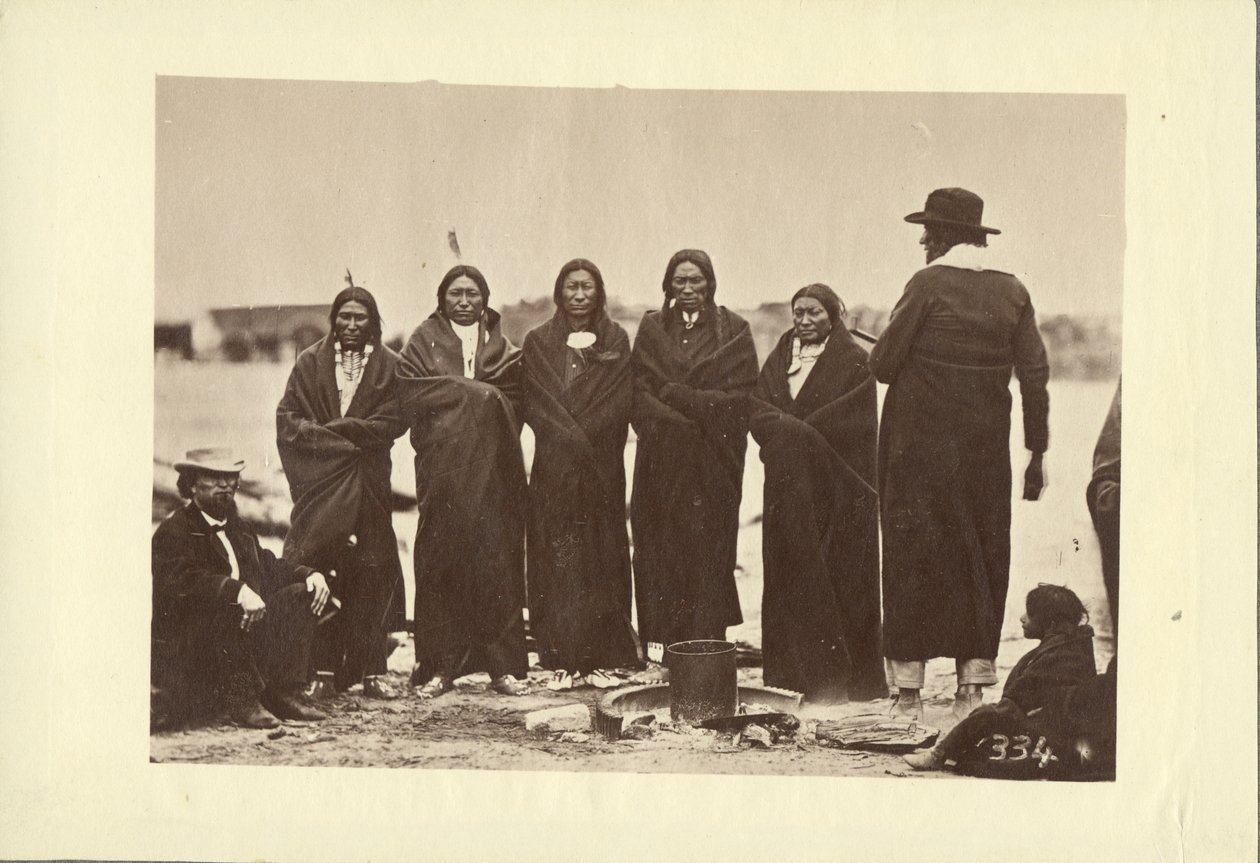 Tashunkakokip (vanhus pelkää hevosiaan) ja hänen päällikkönsä, Oglala, 1868 (albumiprintti) tekijältä Alexander Gardner