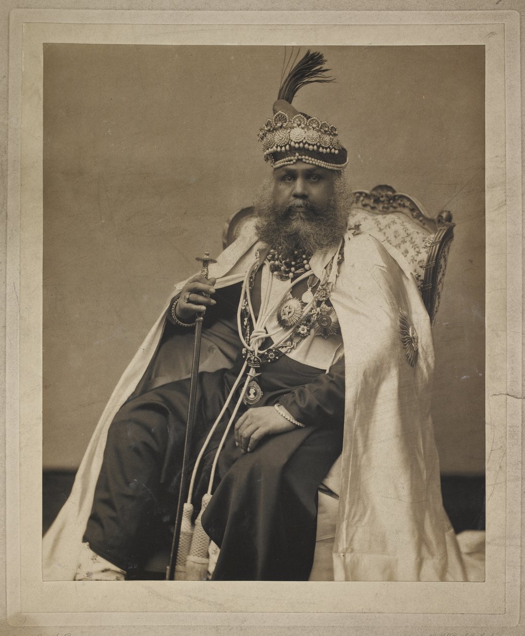 aMuotokuva Sir Sawai Madho Singhistä, Jaipurin Maharajasta, noin 1900-luku (valkovalkoinen kuva) tekijältä Alexander Bassano