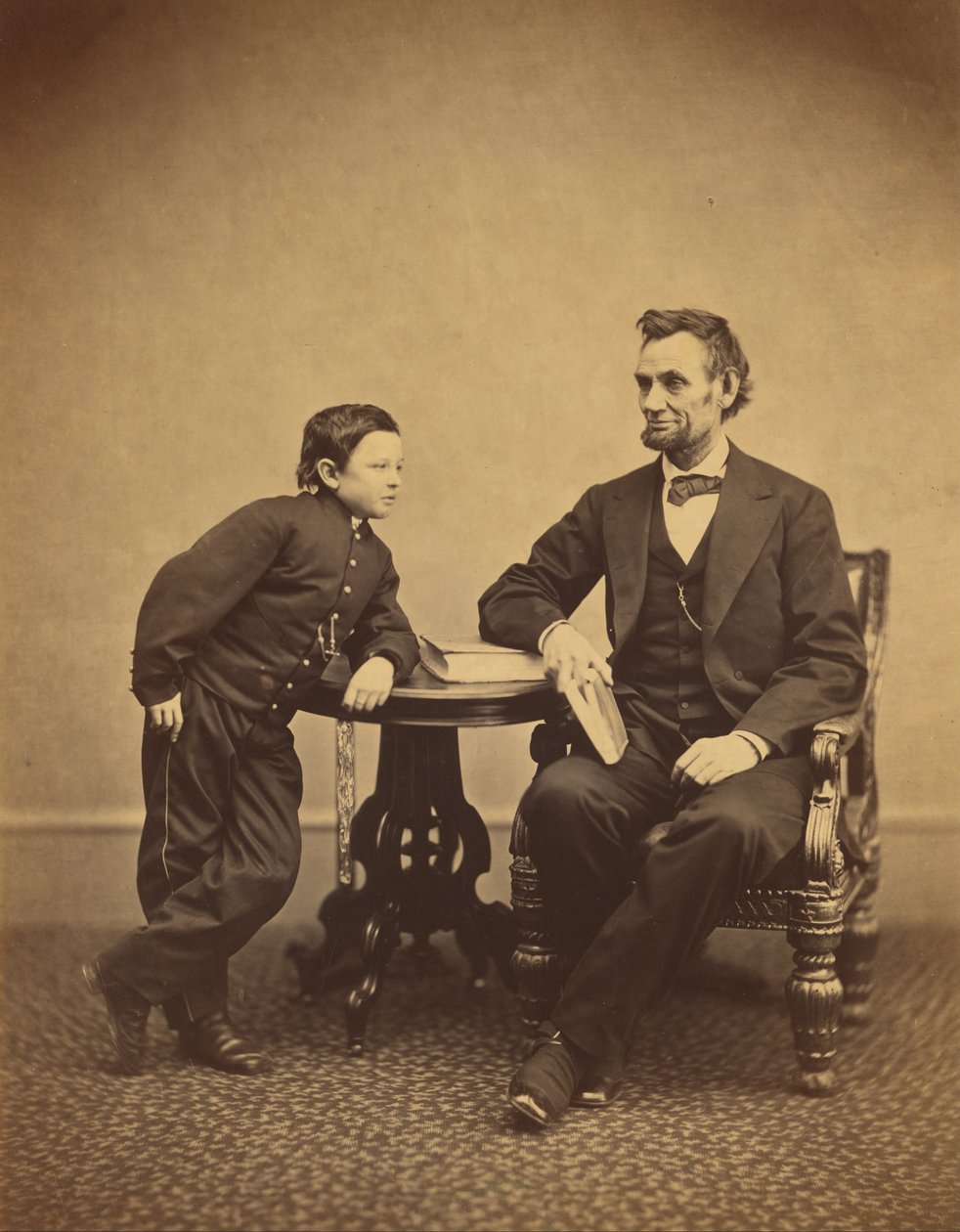 Abraham Lincoln ja hänen toinen poikansa Thomas (Tad) tekijältä Alexander Gardner