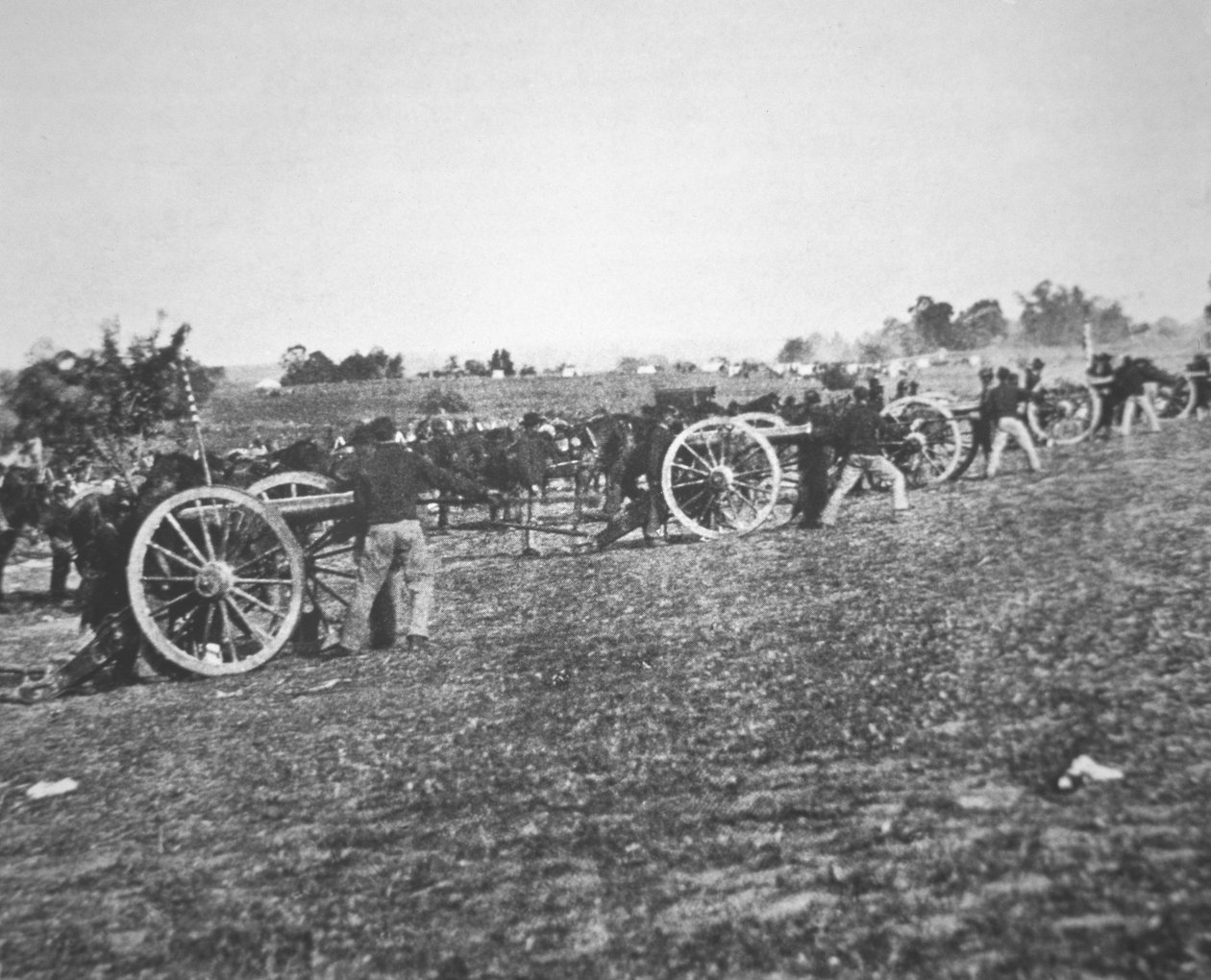 Battery D., 2. Yhdysvaltain liittovaltion tykistöarmeija toiminnassa Yhdysvaltain sisällissodan aikana (1861-65) (b/w kuva) tekijältä Alexander Gardner