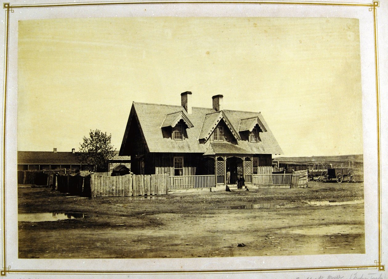 Eversti Bullockin talo, intialainen kauppias, Fort Laramie, 1868 (albumiprintti) tekijältä Alexander Gardner