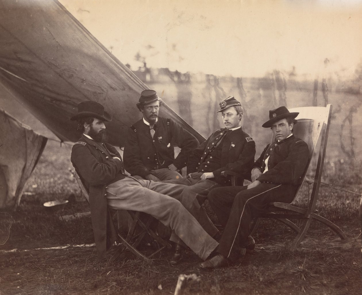 [Neljä upseeria], n. 1864. tekijältä Alexander Gardner