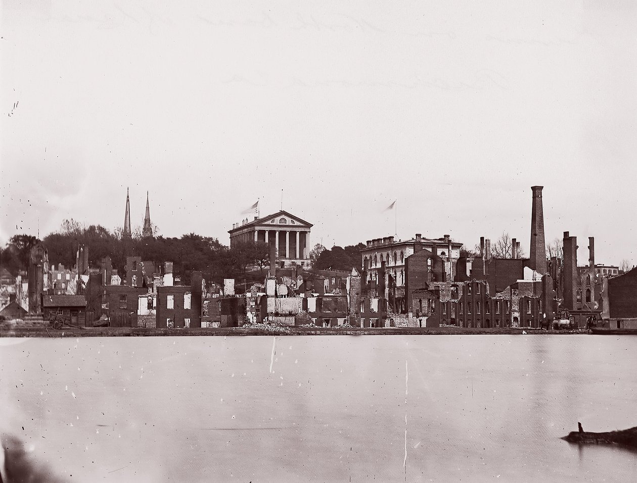 Rauniot North Bank of Canalilla, Richmond, 1865. tekijältä Alexander Gardner