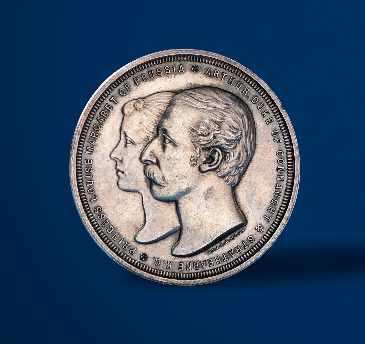 Mitali Connaughtin herttuan ja Preussin prinsessa Louisen avioliiton muistoksi 1879 (419674:n kääntöpuoli) tekijältä Alfred and Wyon, Joseph Shephard Wyon