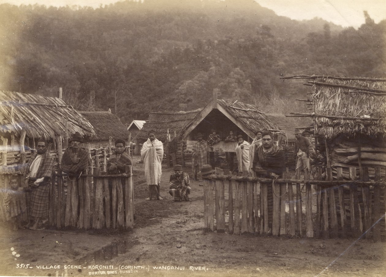 Kyläkohtaus - Koroniti (Korintti) Wanganui-joki, 7. toukokuuta 1885 (albumiprintti) tekijältä Alfred Burton