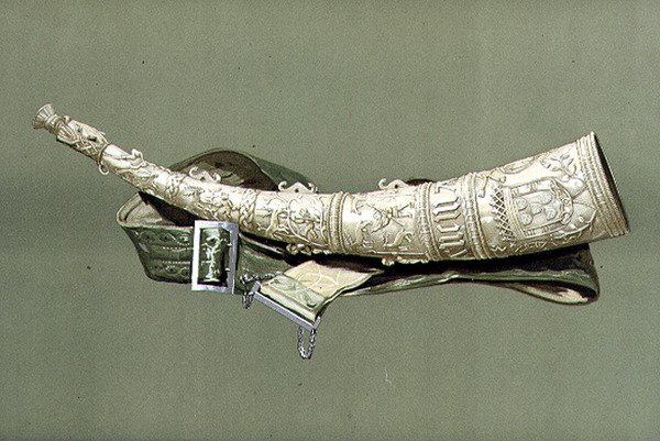 Olifantti, luultavasti vuodelta 1544, "Musiikki-instrumenteista" (värillinen lito) tekijältä Alfred James Hipkins