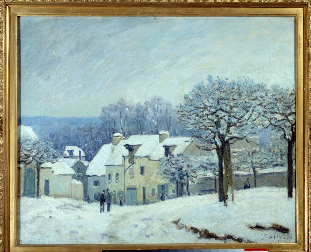 La place du kennel a Marly, Effect of Snow Painting, Alfred Sisley (1839-1899) 1876 Dim. 0,5x0,61 m Rouen, Musee des Beaux Arts tekijältä Alfred Sisley