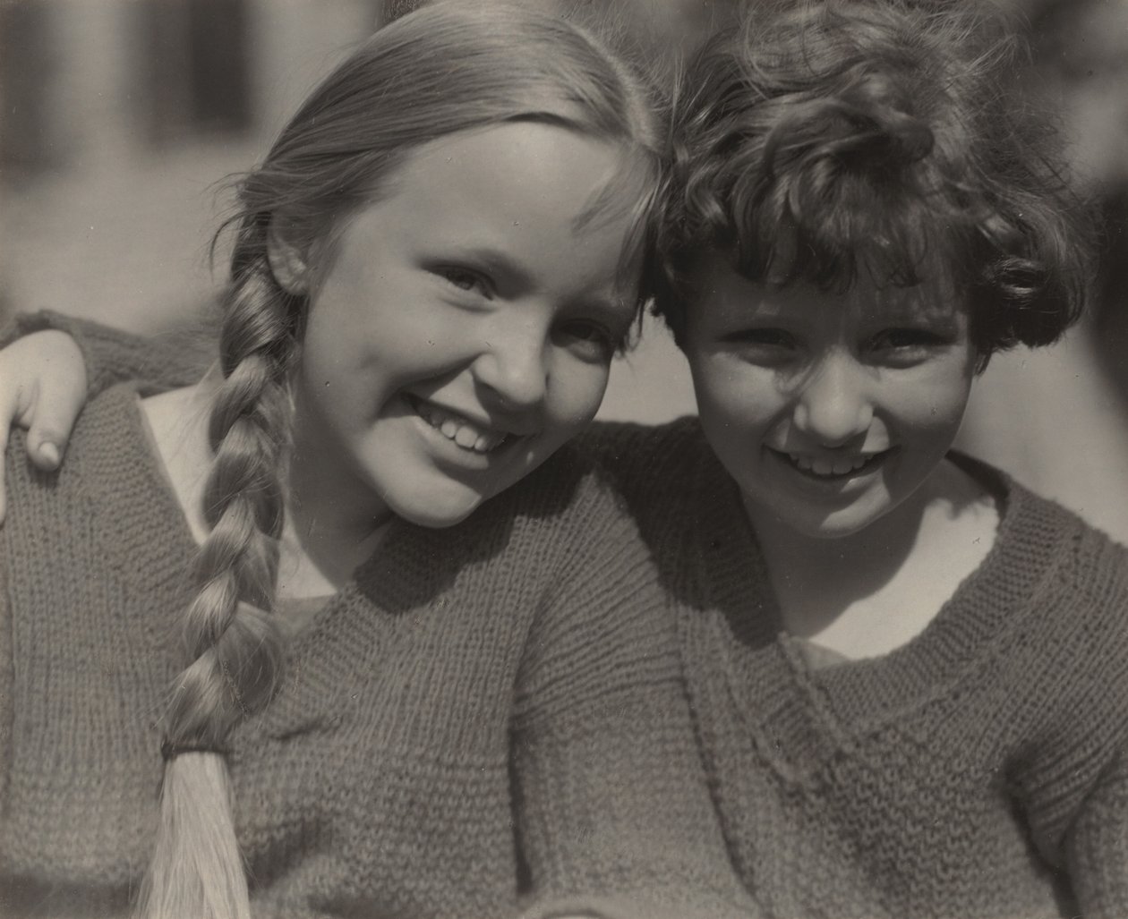 Elizabeth (Peggy) ja Sue Davidson tekijältä Alfred Stieglitz